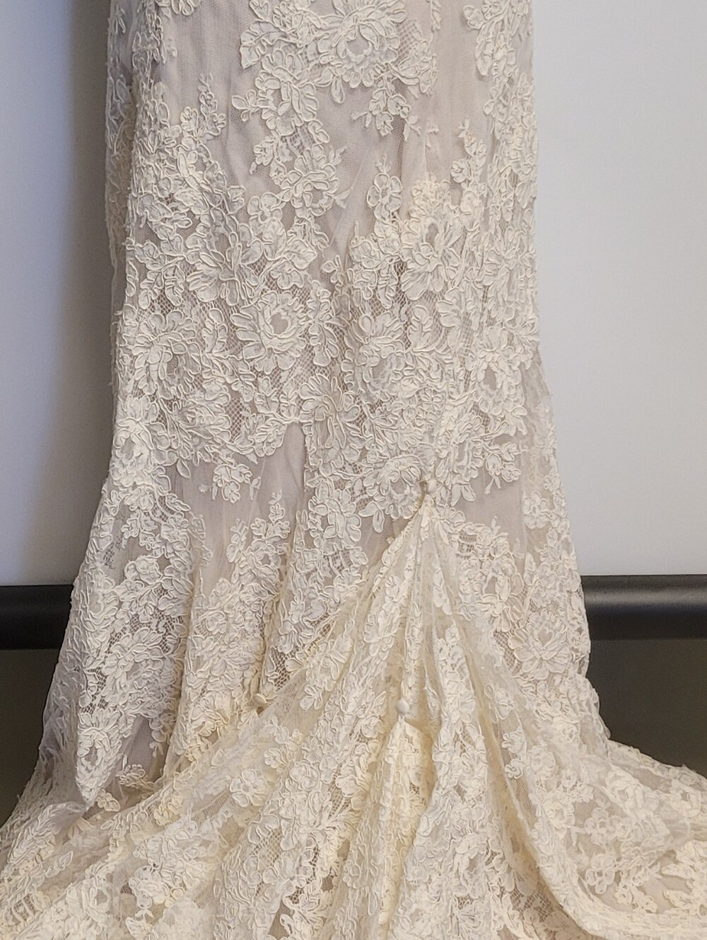 Vintage Pronovias Barcelona Lace Mermaid Wedding  Ivory Halter Bridal Gown 8 - Picture 7 of 15